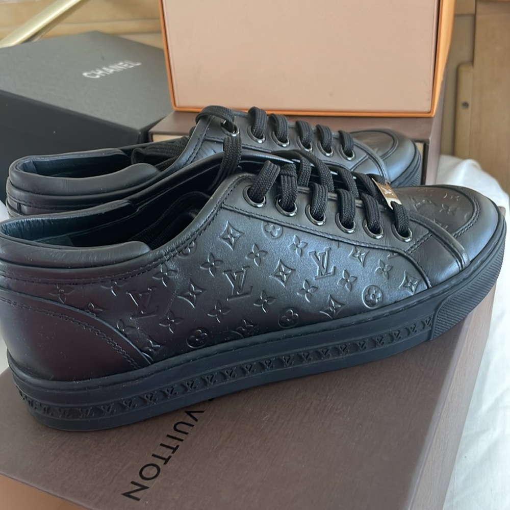 Louis Vuitton Authentic Black leather embossed LV sneakers 37 preowned like new